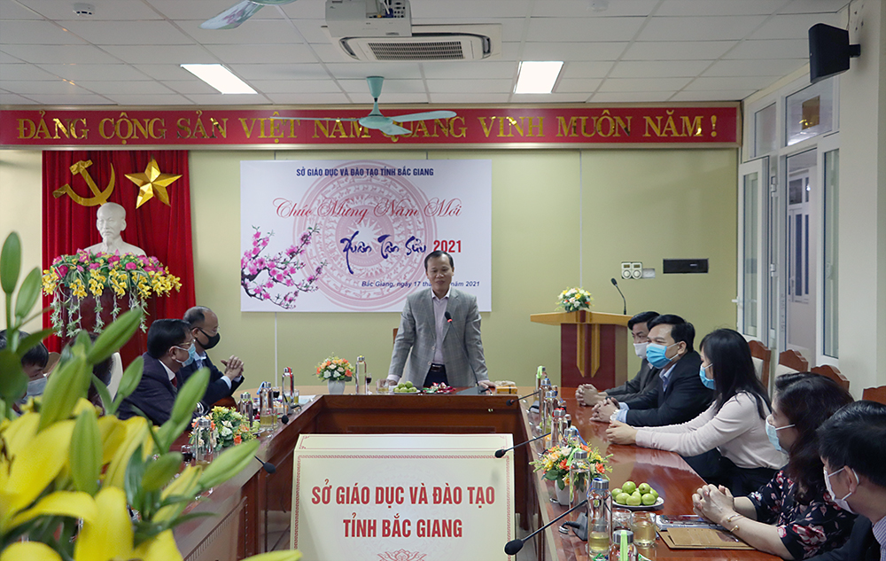 Phó Chủ tịch Thường trực UBND tỉnh Mai Sơn thăm, chúc Tết ngành Giáo dục nhân buổi làm việc đầu...
