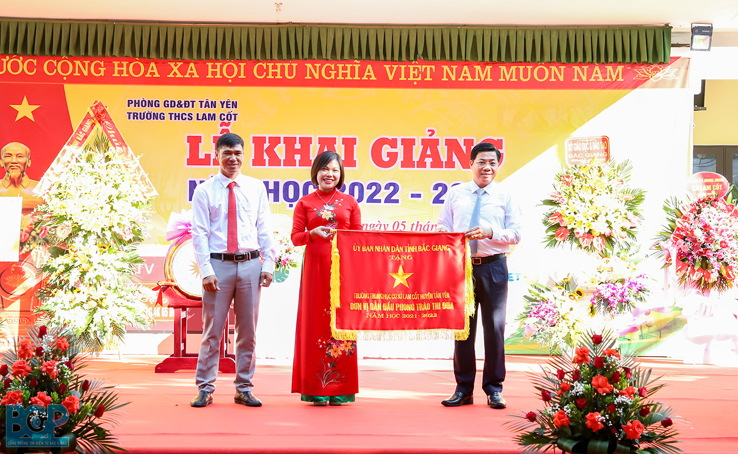 Các đồng chí lãnh đạo tỉnh Bắc Giang dự khai giảng năm học mới 2022 - 2023