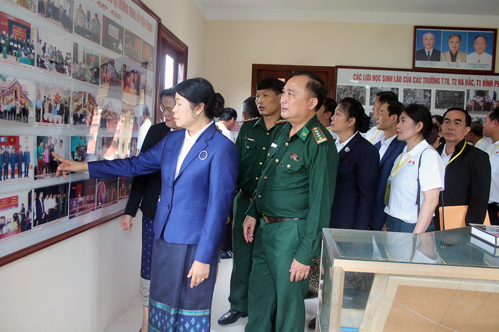 Đoàn cựu lưu học sinh Lào sang thăm và giao lưu tại tỉnh Bắc Giang