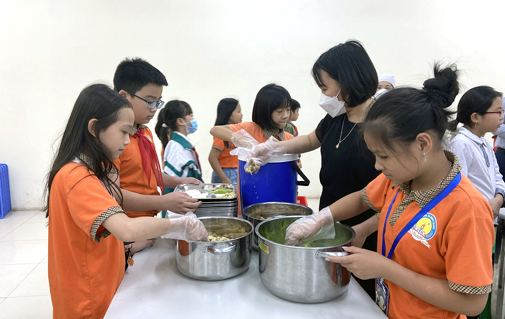 Tăng cường công tác bảo đảm an toàn thực phẩm đối với các cơ sở giáo dục có bếp ăn tập thể, căng tin trong trường