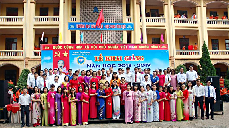 Hội đồng Sư phạm nhà trường tại lễ khai giảng năm học 2018 - 2019.