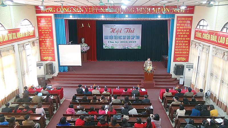 Đại biểu và giáo viên dự khai mạc Hội thi tại Cụm số 2 - Yên Thế.