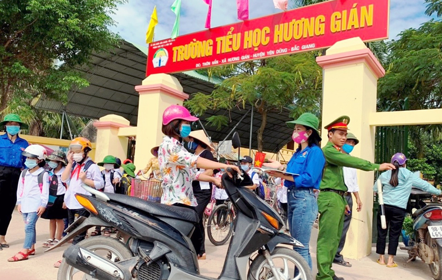 Hiệu quả từ mô hình “Cổng trường an toàn giao thông - thân thiện” tại trường TH Hương Gián, Yên Dũng