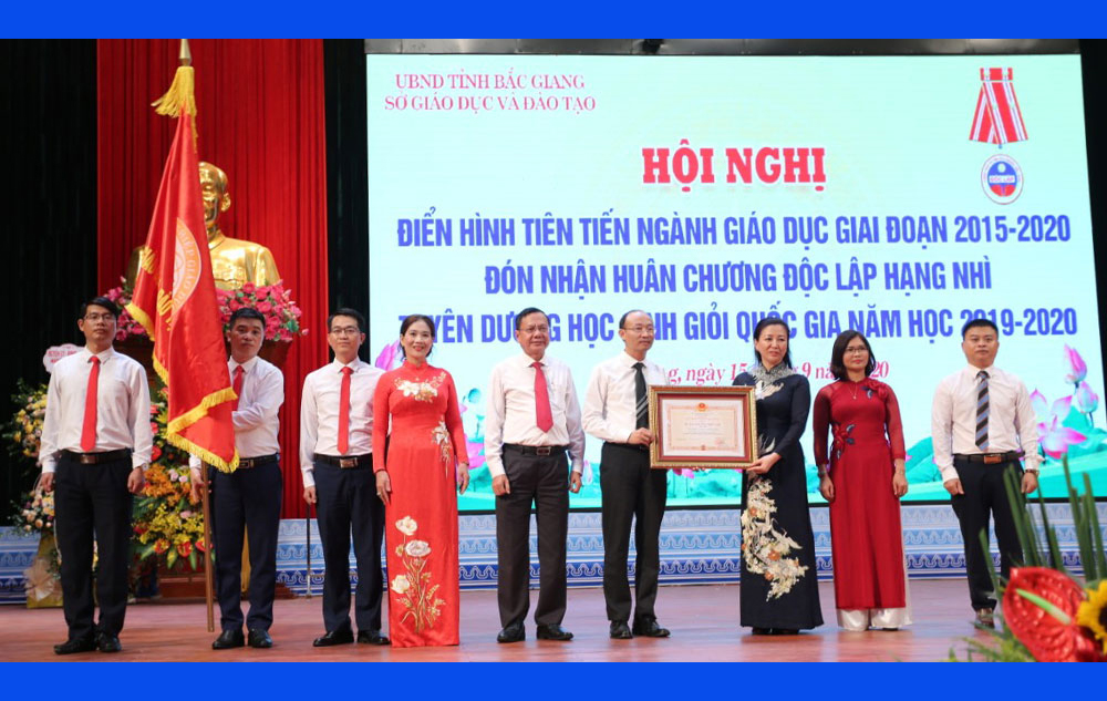 Sở Giáo dục và Đào tạo Bắc Giang đón nhận Huân chương Độc lập hạng Nhì