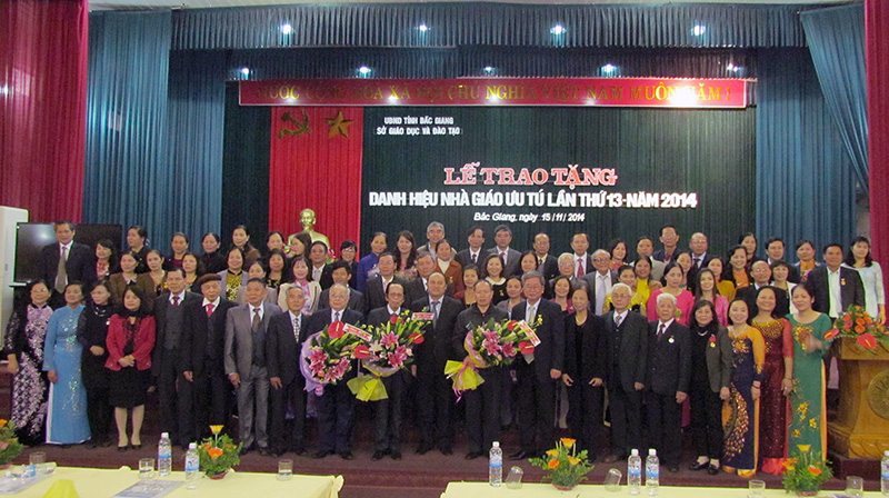 Lễ trao tặng danh hiệu Nhà giáo Ưu tú lần thứ 13 năm 2014 của Sở Giáo dục và Đào tạo Bắc Giang.