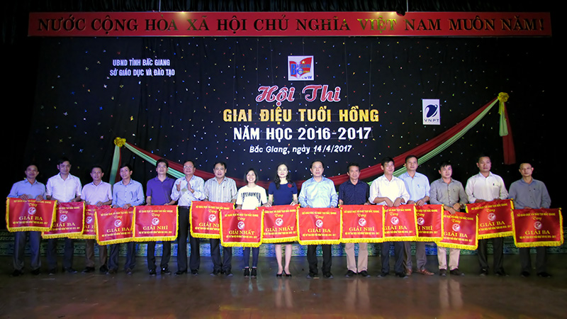 Phòng GD&ĐT Việt Yên nhận giải Nhất Hội thi “Giai điệu tuổi hồng” cấp tỉnh năm học 2016-2017.