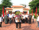 Lễ báo công và tuyên dương học sinh có thành tích xuất sắc năm học 2008-2009 tại Khu lưu niệm Bác...